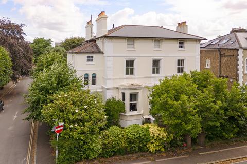 3 bedroom apartment for sale, Lingfield Road, London SW19