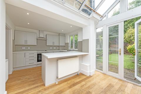 15 Thurstan Road, London, SW20 0EB