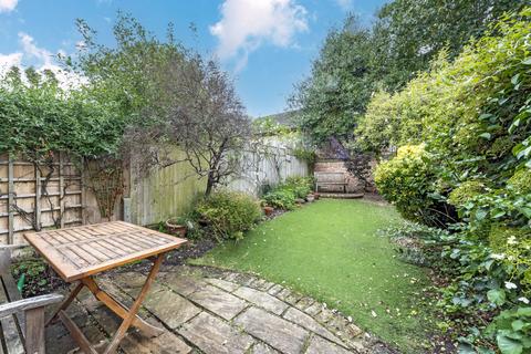 15 Thurstan Road, London, SW20 0EB