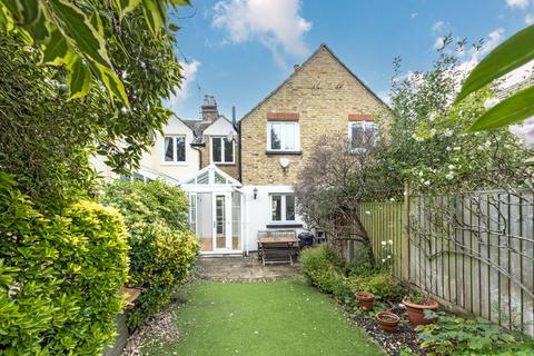15 Thurstan Road, London, SW20 0EB