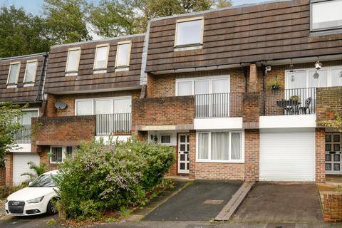 3 bedroom terraced house for sale, Heights Close, London SW20