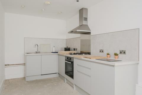 3 Heights Close, London, SW20 0TH