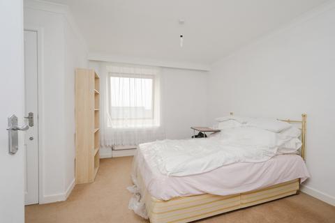 3 Heights Close, London, SW20 0TH