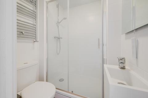 3 Heights Close, London, SW20 0TH