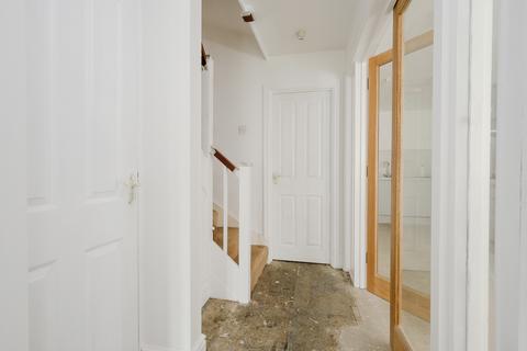 3 Heights Close, London, SW20 0TH