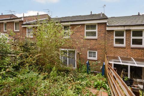 3 Heights Close, London, SW20 0TH