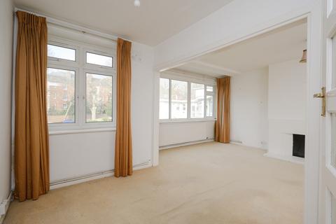 15 Lake Close, London, SW19 7EG