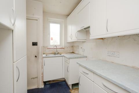 15 Lake Close, London, SW19 7EG