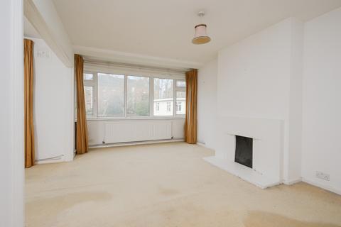 15 Lake Close, London, SW19 7EG