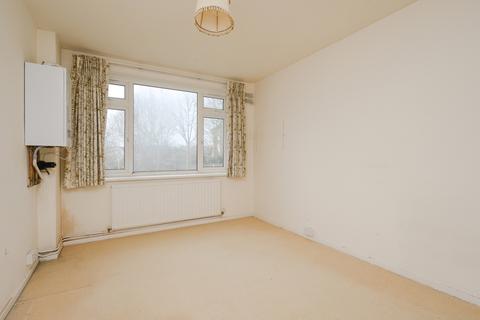 15 Lake Close, London, SW19 7EG