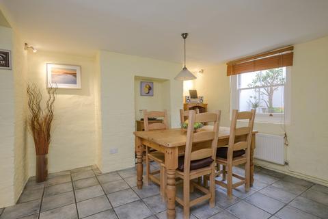 23 Thornton Road, London, SW19 4NG