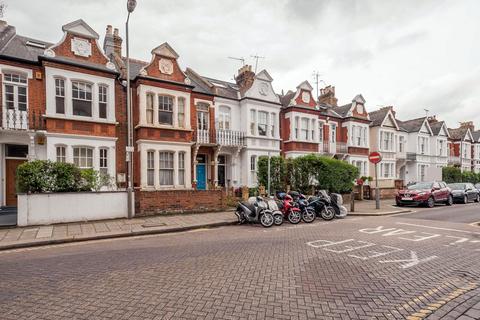 3 bedroom apartment to rent, Chelverton Road, London SW15