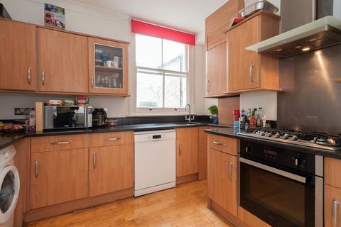 3 bedroom apartment to rent, Chelverton Road, London SW15