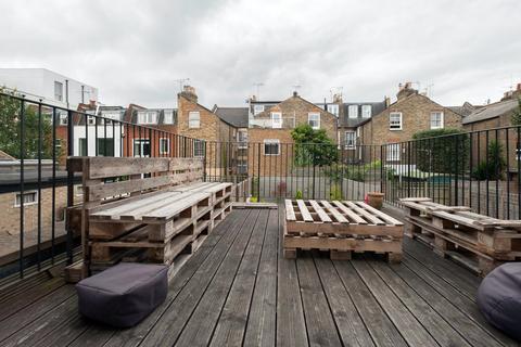 3 bedroom apartment to rent, Chelverton Road, London SW15