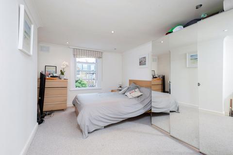 3 bedroom apartment to rent, Chelverton Road, London SW15