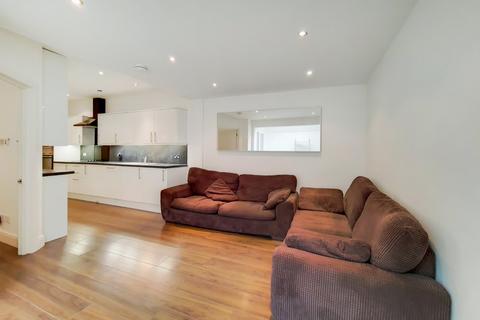 2 bedroom apartment to rent, Balham High Road, London SW17