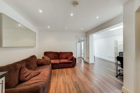 2 bedroom apartment to rent, Balham High Road, London SW17