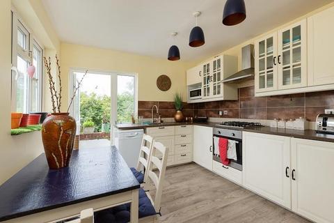 2 bedroom maisonette to rent, Vale Crescent, Putney SW15