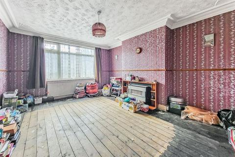 98 Ballards Road, Dagenham, RM10 9AB