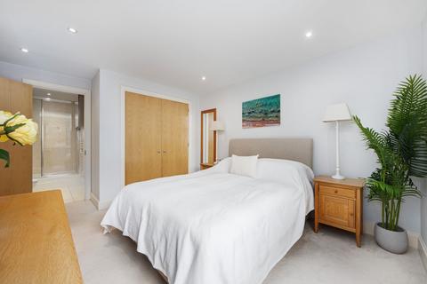 Flat 25, 60 Vauxhall Bridge Road, London, SW1V 2RD