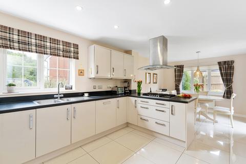 5 bedroom detached house for sale, Chapmans Close, Dunmow CM6