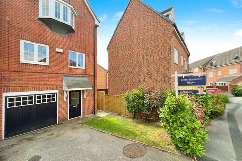 33 Waggon Road, Leeds, LS10 4GN