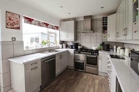 3 bedroom semi-detached house for sale, Broadacres Avenue, Carlton DN14