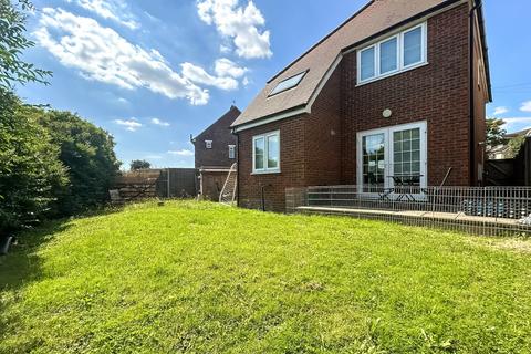 3 bedroom detached house to rent, Bullfields, Hertfordshire CM21