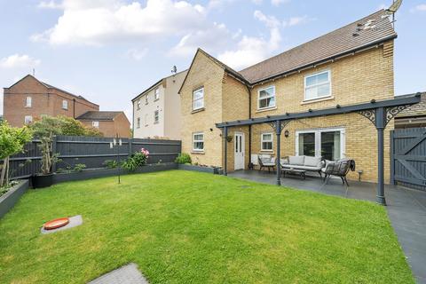 51 Felstead Crescent, Stansted, CM24 8UX
