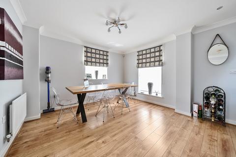 51 Felstead Crescent, Stansted, CM24 8UX