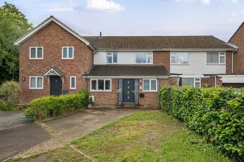 4 Queens Close, Stansted, CM24 8EJ