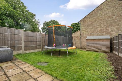 4 Queens Close, Stansted, CM24 8EJ