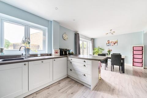 4 Queens Close, Stansted, CM24 8EJ