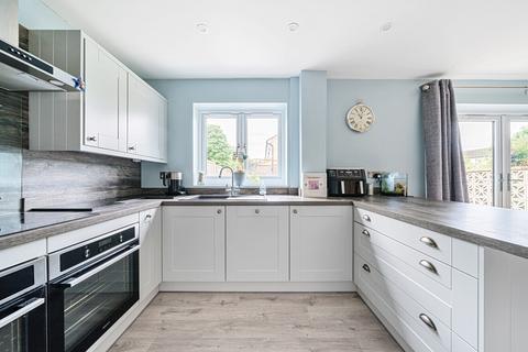 4 Queens Close, Stansted, CM24 8EJ