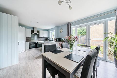 4 Queens Close, Stansted, CM24 8EJ