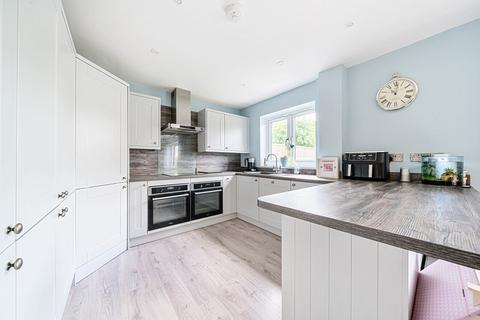 4 Queens Close, Stansted, CM24 8EJ