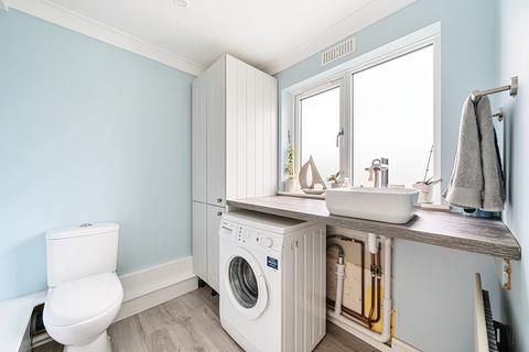 4 Queens Close, Stansted, CM24 8EJ