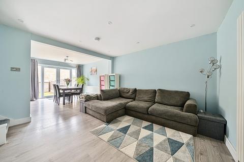 4 Queens Close, Stansted, CM24 8EJ