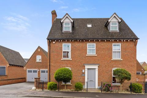 19 Felstead Crescent, Stansted, CM24 8UX