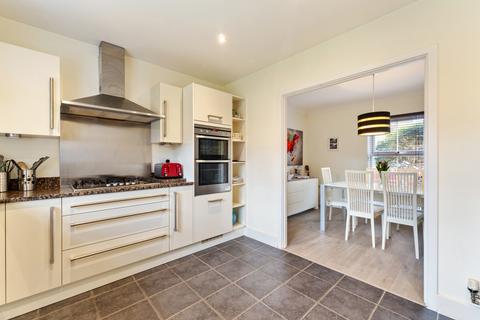 19 Felstead Crescent, Stansted, CM24 8UX
