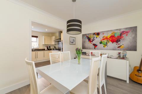 19 Felstead Crescent, Stansted, CM24 8UX
