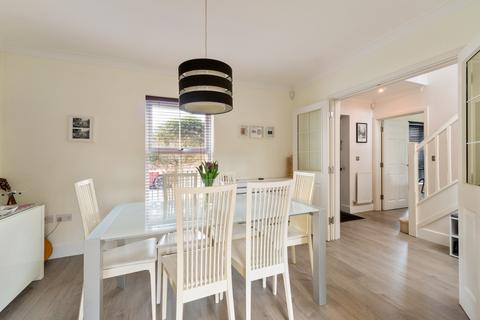 19 Felstead Crescent, Stansted, CM24 8UX