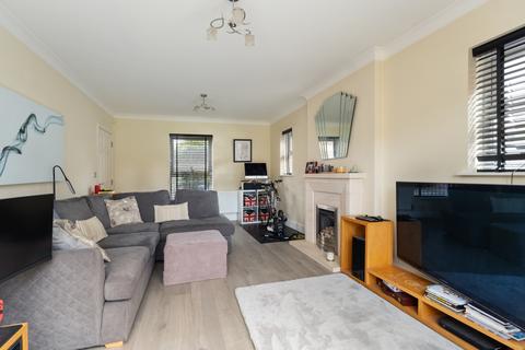 19 Felstead Crescent, Stansted, CM24 8UX