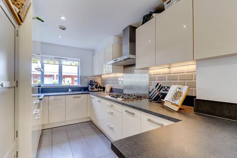 4 bedroom terraced house for sale, Greenwich Drive, Buckinghamshire HP11