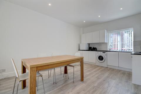 2 bedroom apartment for sale, Desborough Park Road, Buckinghamshire HP12