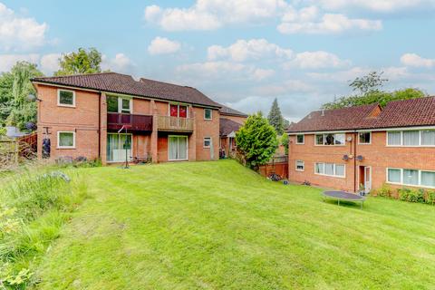 2 bedroom apartment for sale, Eaton Avenue, High Wycombe HP12