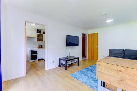 2 bedroom apartment for sale, Eaton Avenue, High Wycombe HP12