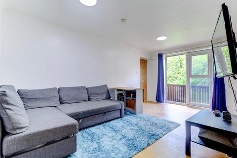 2 bedroom apartment for sale, Eaton Avenue, High Wycombe HP12