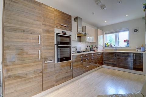 14 Bartlett Place, High Wycombe, HP12 3ER