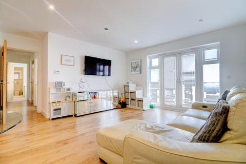 2 bedroom penthouse for sale, Chenille Drive, High Wycombe HP11